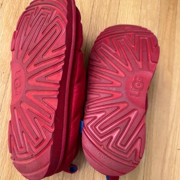 UGG Kids Vibrant Red Slippers - Picture 7 of 7